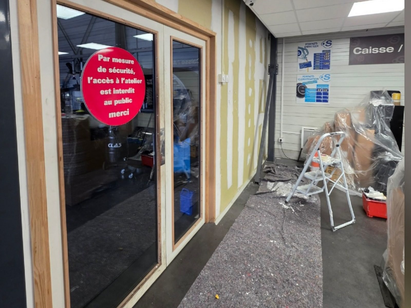 Entrée d'atelier avant travaux
