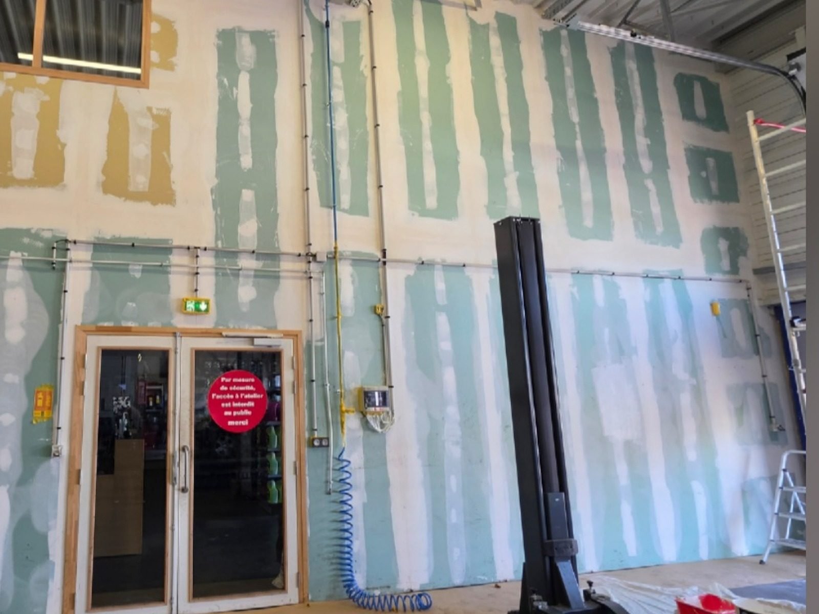Mur d'atelier avant travaux